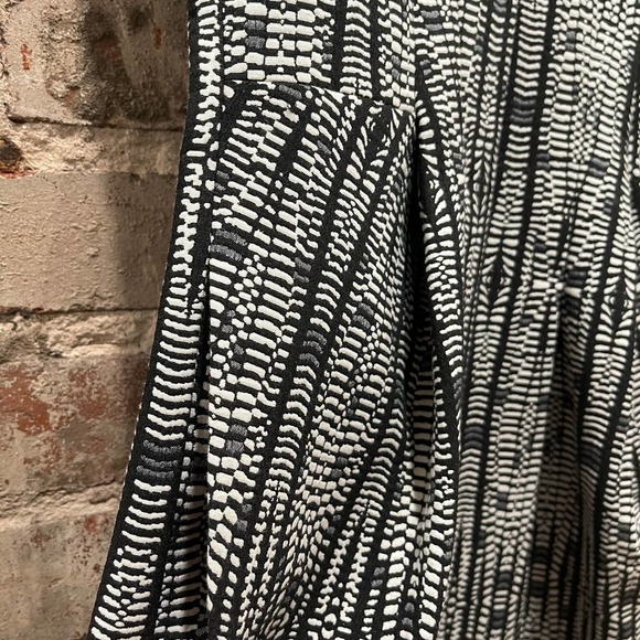 L'Agence Abstract Print June Sheath Dress in Black and White Size 2 - Picture 3 of 8